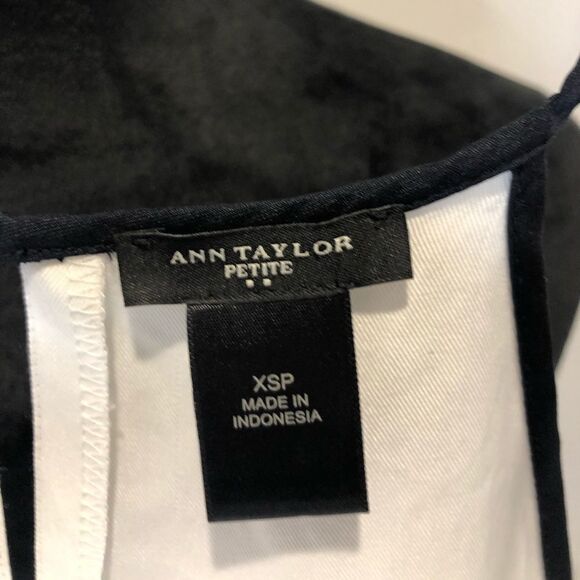 Ann Taylor white sleeveless top petite x small - Picture 3 of 6